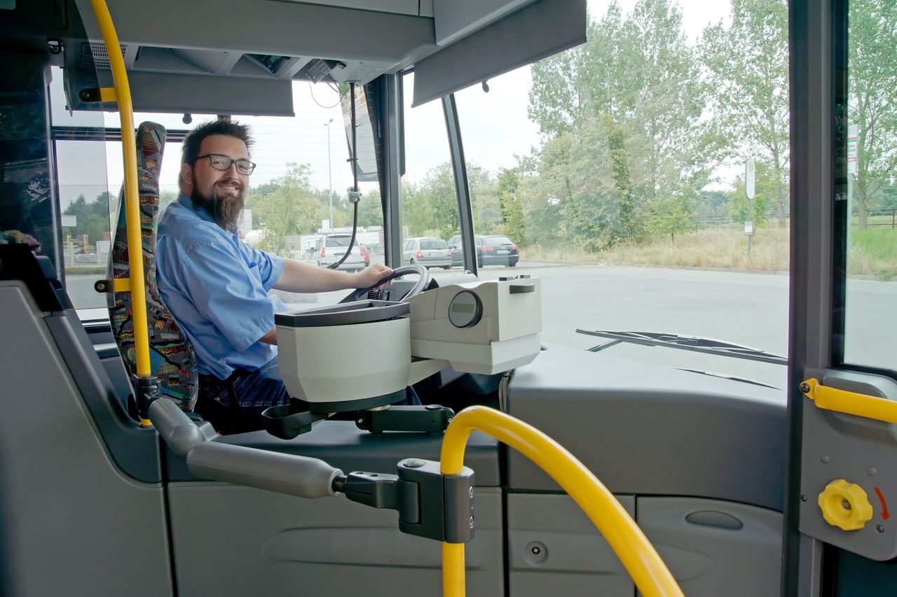 Co nie wypada, a czego robić nie wolno w autobusach