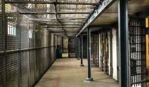 Jelenia Góra. Narkotyki w obuwiu sportowym. Nieudana próba przemytu do więzienia