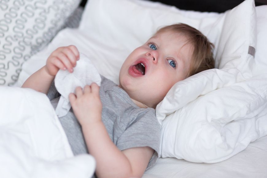 Kaszel plus świszczący oddech u dziecka nie powinny być bagatelizowane