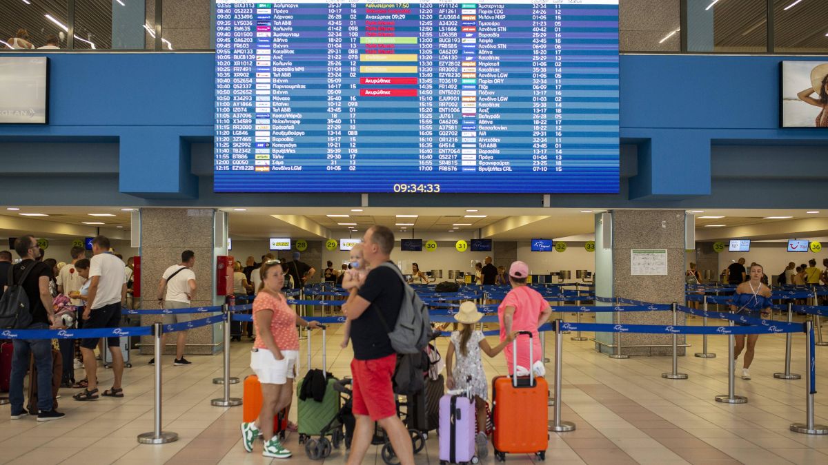 Trwa ewakuacja tysięcy turystów z całego świata