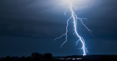 Naukowcy ostrzegają przed astmą burzową. Groźne zjawisko podczas burzy