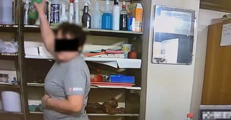 Dolewała koleżance chemikalia do herbaty. Ekspertka ostrzega