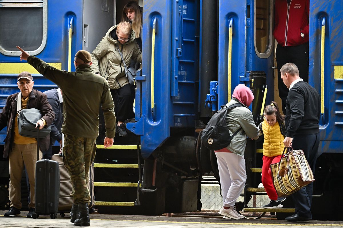 Z Ukrainy uciekło już ponad cztery miliony ludzi. Zdecydowana większość to kobiety i dzieci 