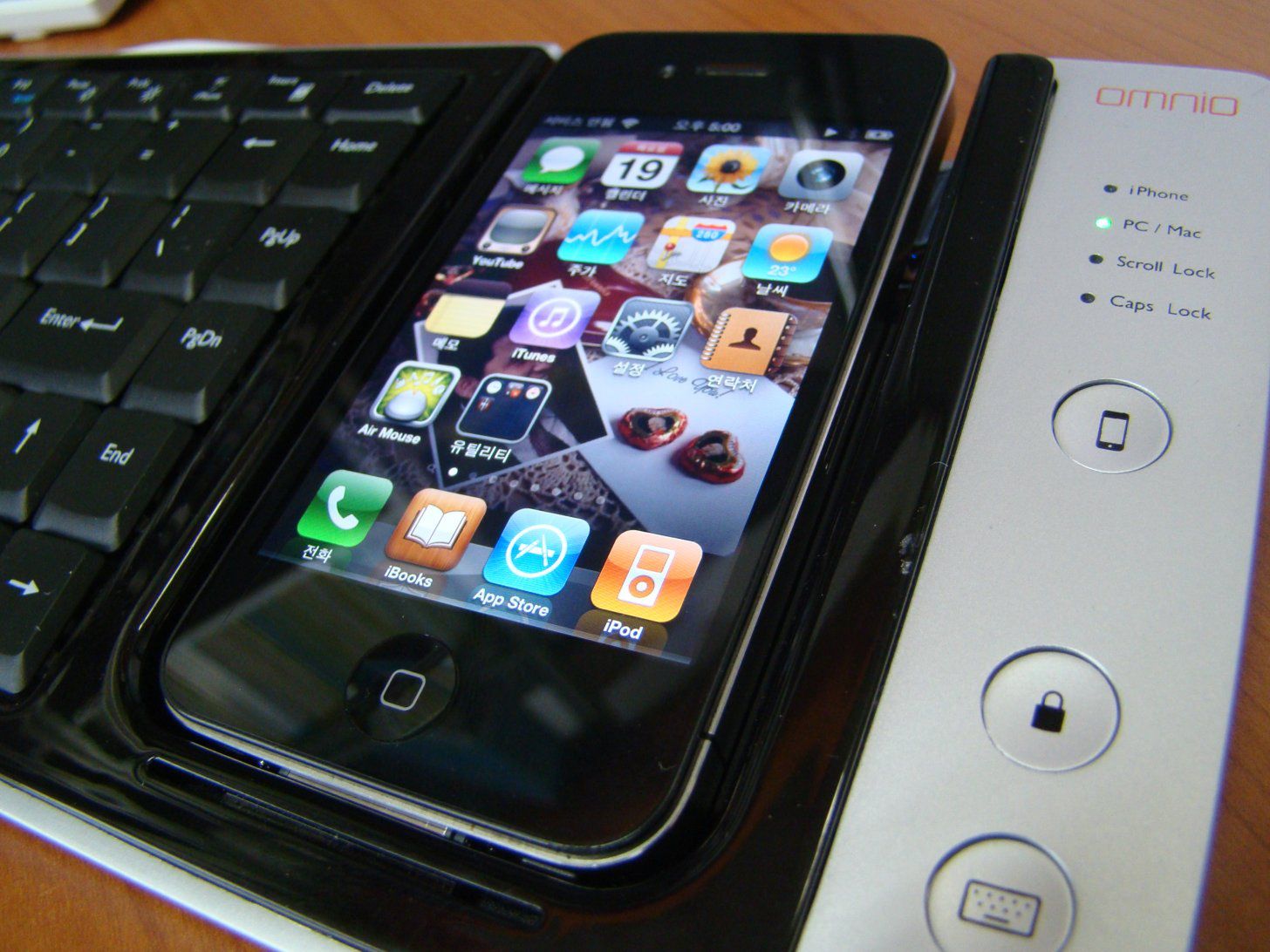 iPhone z fizyczną klawiaturą - dosłownie 2