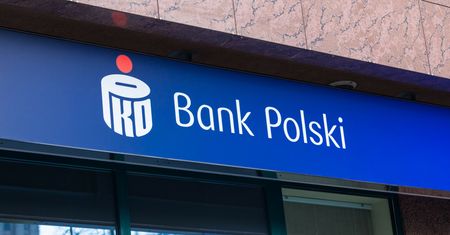 PKO BP ostrzega przed oszustami. Zalecenia dla klientów