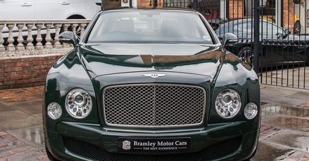 Bentley Królowej Elżbiety II na sprzedaż. Oczywiście w typowo brytyjskiej konfiguracji