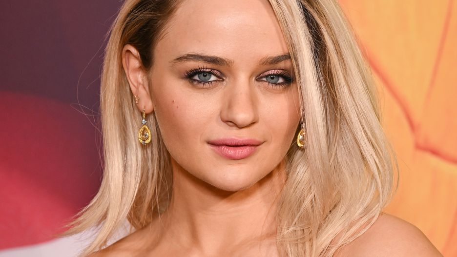 Joey King na pokazie Balenciagi zaszalała z kreacją