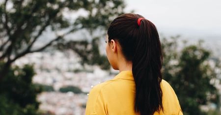 Piękny i stylowy: Jak nosić doczepiany kucyk z pewnością siebie
