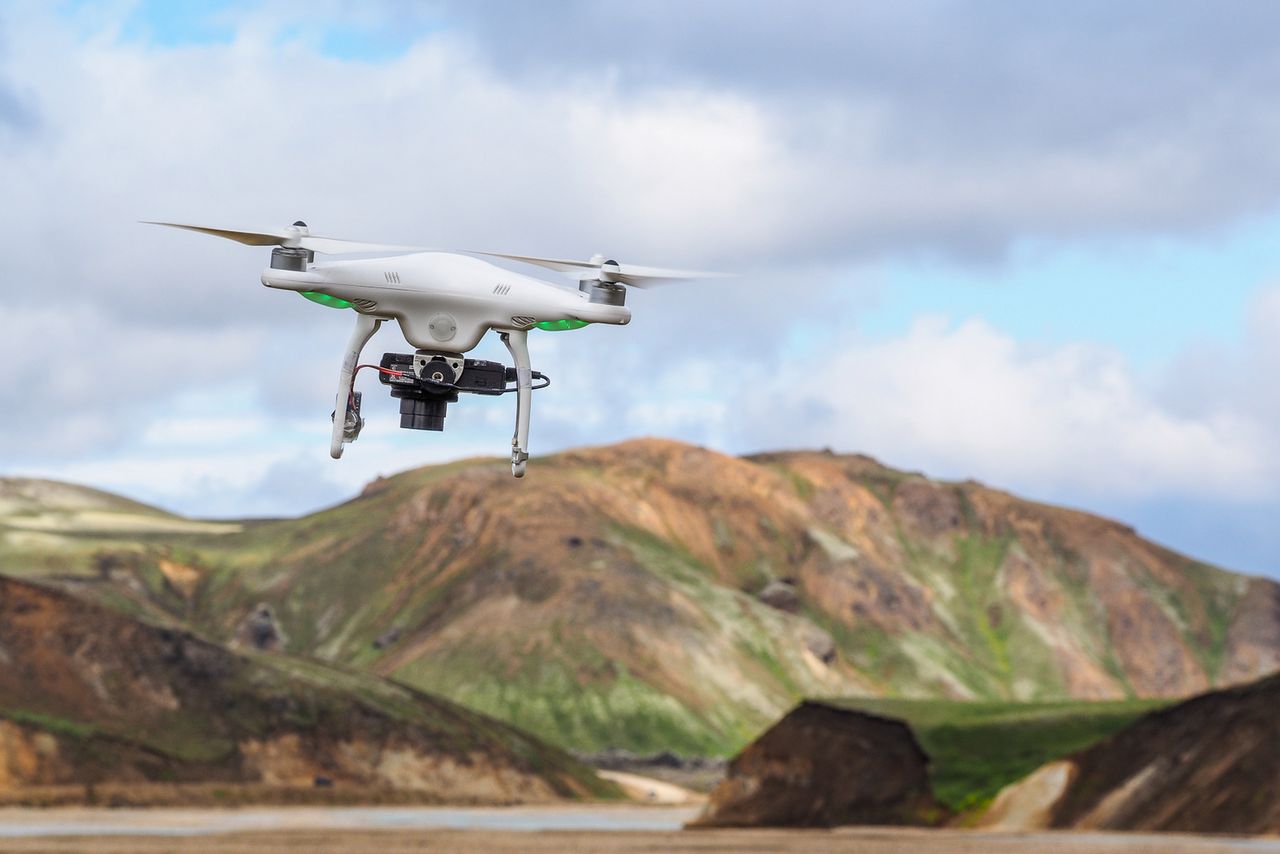 Jak latać dronem i nie pójść siedzieć
