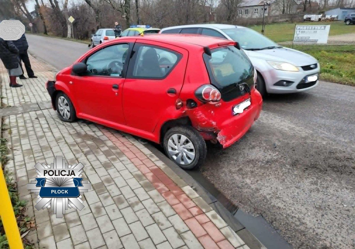 25-latek bez uprawnień spowodował dwie kolizje