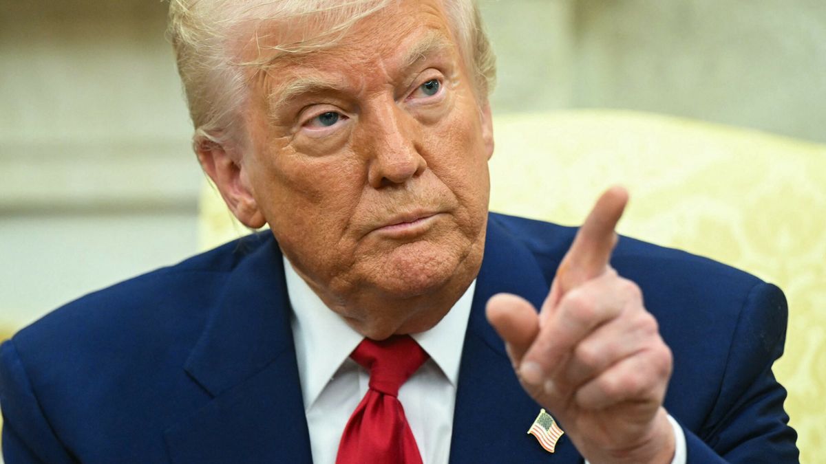 Temporary
US President Donald Trump speaks during a meeting with Israeli Prime Minister Benjamin Netanyahu in the Oval Office of the White House in Washington, DC, on April 7, 2025. Israeli Prime Minister Benjamin Netanyahu was in Washington on Monday to meet Donald Trump, whom he will likely ask for a reprieve from US tariffs while seeking further backing on Iran and Gaza. (Photo by SAUL LOEB / AFP)
SAUL LOEB