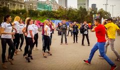 Taneczny flashmob w centrum Warszawy w kampanii pralki Hotpoint od Whirlpool (wideo)