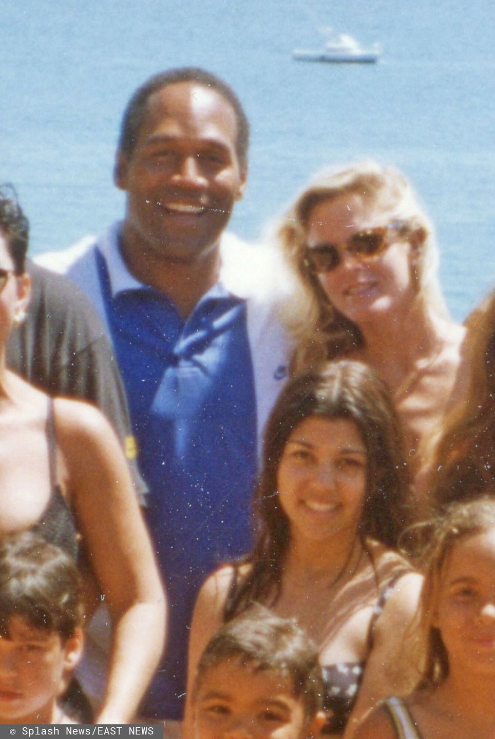 Archiwalne zdj?cia rodziny Kardashian�wEXCLUSIVE: This is an incredible never-seen-before photograph of the Kardashian family posing for the camera during a family holiday with OJ Simpson and his then ex-wife Nicole - just weeks before she was murdered. The 1994 photo shows Kim, 13, Kourtney, 15 and Khloe, 10, posing and smily happily in their swimsuits during the family Easter vacation to Cabo San Lucas, Mexico. The Kardashians vacationed with OJ, Nicole, her sister Dominque Brown and the Simpson children - Justin, then five, and Sydney, eight. The Kardashian sister's mother Kris Jenner, and her husband, former Olympic star Bruce Jenner, had invited Nicole, Kris' best friend, along for the luxury holiday. Nicole brought along her friend Faye Resnick. On June 24, 1994, less than three months after this picture was taken, Nicole and her friend Ron Goldman were murdered. The Kardashian girls were caught up in the trial of the century when their late father Robert Kardashian helped the former American Football star win a not guilty verdict for O.J. in his criminal trial. O.J, who is now serving a three-year sentence for armed robbery and kidnapping, was later found responsible for the deaths of Nicole and Ron Goldman in a civil trial. Since then the Kardashian sisters have found international fame and fortune as reality TV stars.   Pictured: Kardashians and OJ Simpson     Splash News and Picture Agency does not claim any   Copyright or License in the attached material. Any   downloading fees charged by Splash are for Splash's   services only, and do not, nor are they intended to,   convey to the user any Copyright or License in the   material. By publishing this material , the user   expressly agrees to indemnify and to hold Splash   harmless from any claims, demands, or causes of   action arising out of or connected in any way with   user's publication of the material.Splash News