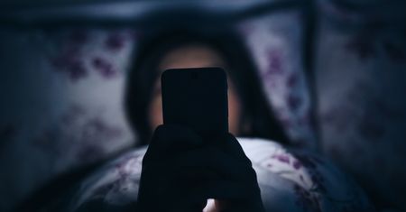 Oglądanie krótkich filmików wyłącza obszary w mózgu. Są nowe badania