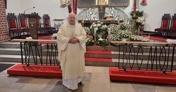 Wychowany na toruńskim bruku. Dwa jubileusze kibicującego żużlowcom księdza