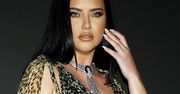 Wpadka na czerwonym dywanie. Adriana Lima chciała odsłonić nogi, pokazała za dużo