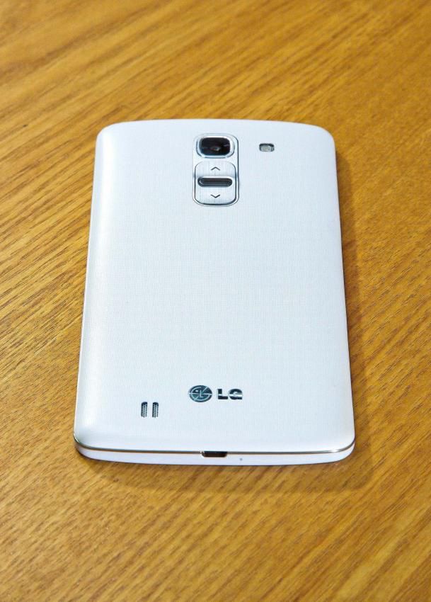 LG G Pro 2 pozuje do zdjęć. Co o nim wiadomo? 2