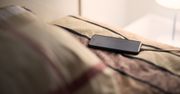 Czy ładowanie smartfona nocą jest niebezpieczne? Lepiej tego unikaj