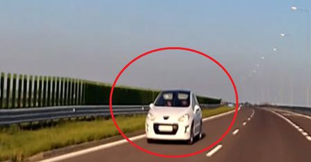 Sceny na A4. Wszystko się nagrało. "Auto na ukraińskich numerach"