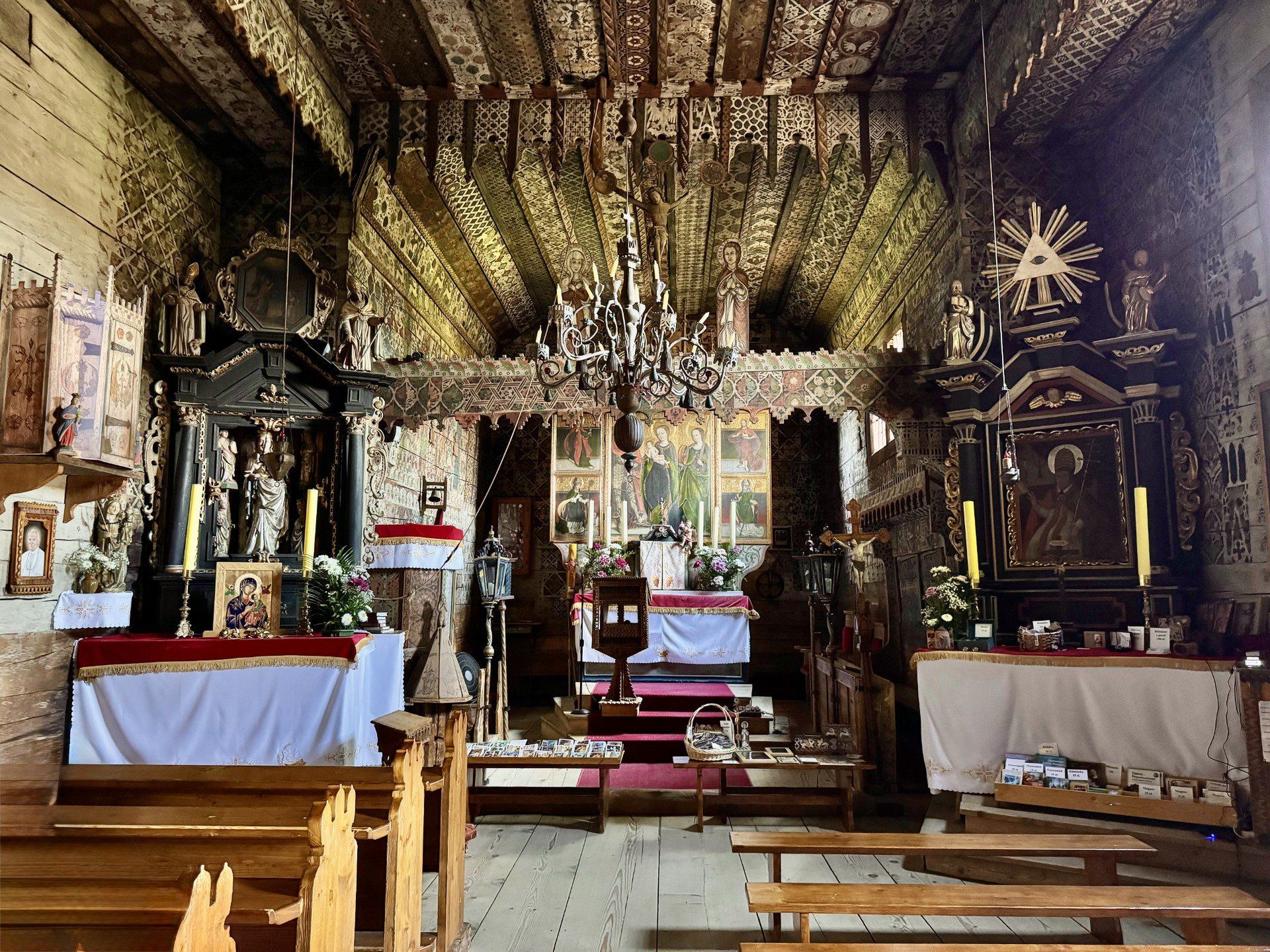 Wnętrze kościoła wciąż jest w idealnym stanie. 