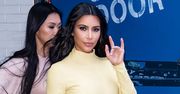 Kim Kardashian pręży się w bikini. Matka 4 dzieci lubi pokazywać krągłości