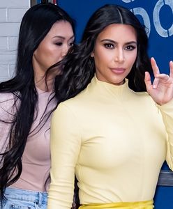 Kim Kardashian pręży się w bikini. Matka 4 dzieci lubi pokazywać krągłości