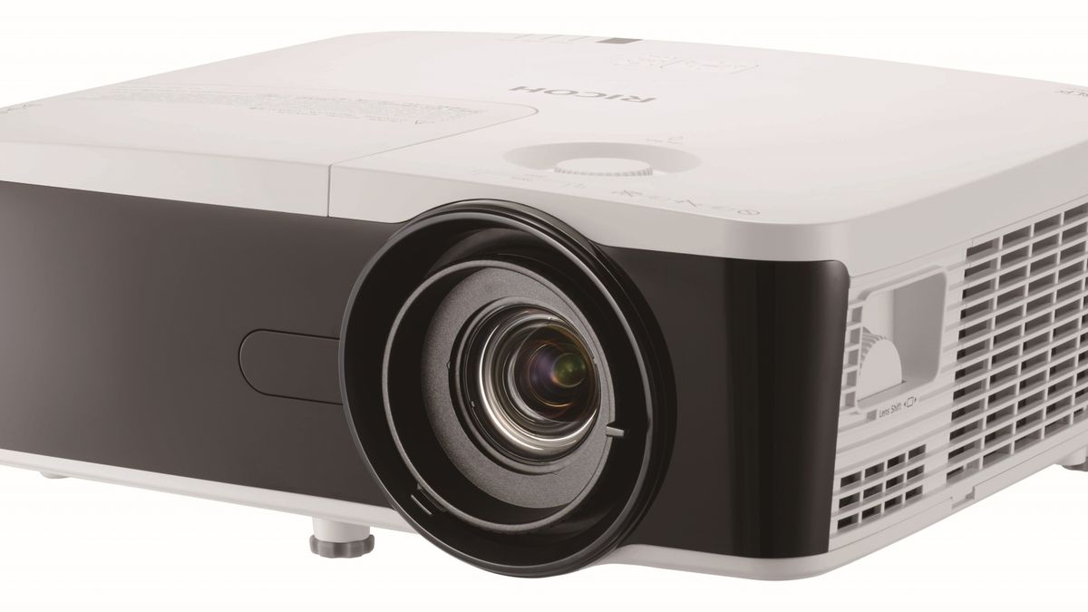 Ricoh PJ X5580: biznesowy projektor do użytku w każdych warunkach oświetlenia 1