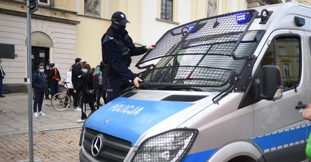 Mazowieckie. Prowadzący "Chwdp.tv" zatrzymany za nawoływanie do przestępstwa