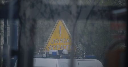 Groźne zdarzenie na obwodnicy Lublina. Ciężarówka podczas włączania się do ruchu zahaczyła o motocyklistę