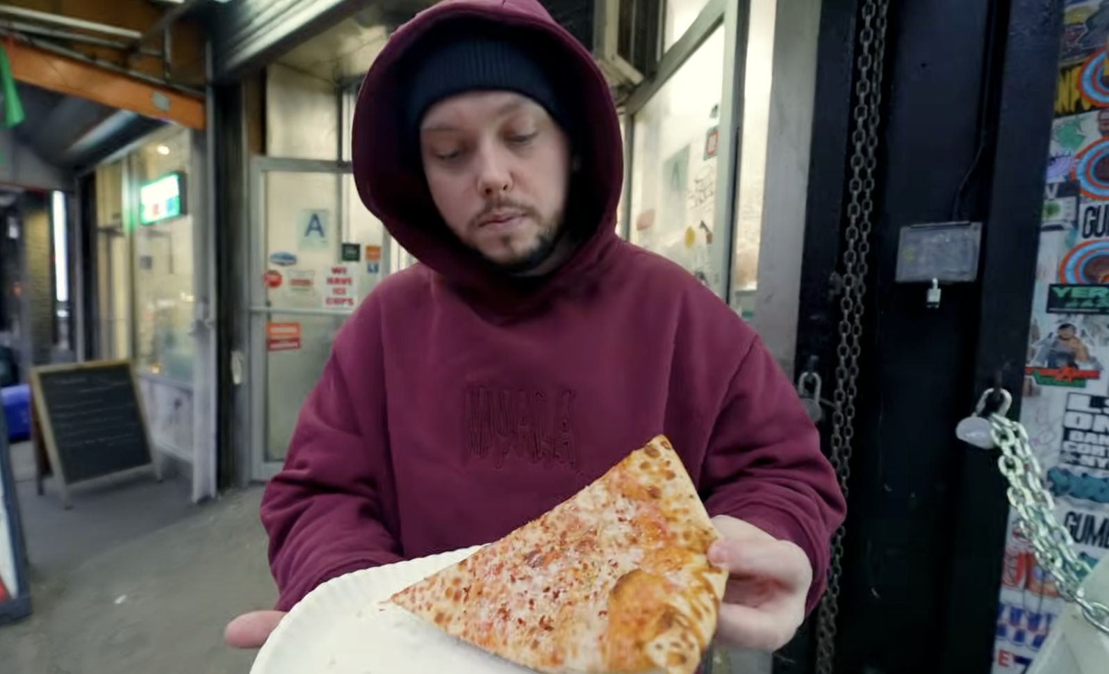 Książulo podczas testowania pizzy