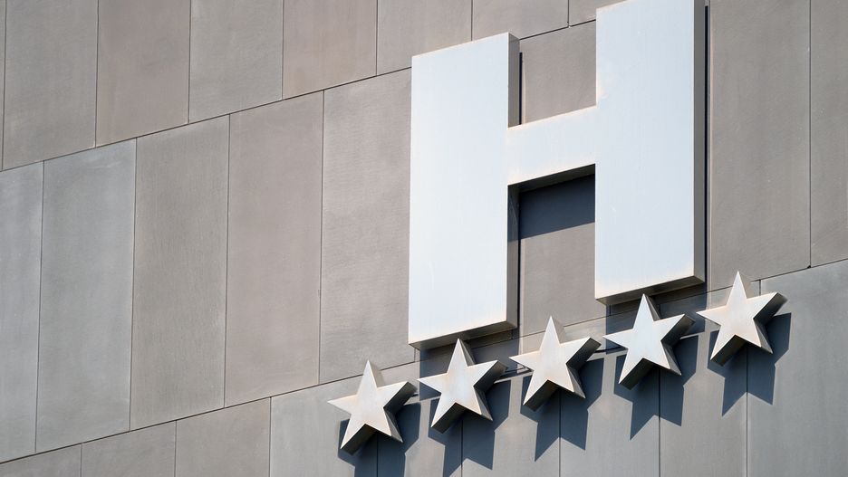 Mężczyzna pojawił się w hotelu 30 maja 2019 roku i mieszkał tam przez 603 dni
