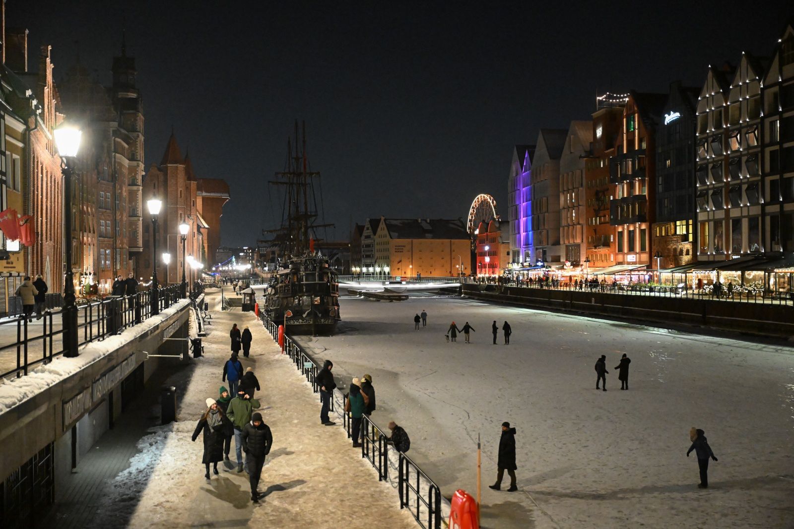 30 stycznia po Motławie spacerowało i jeździło sporo osób