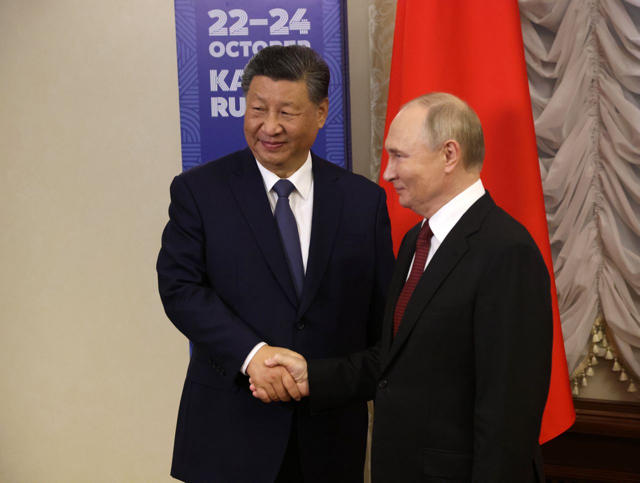 Ruble crash triggers Chinese export halt to Russia