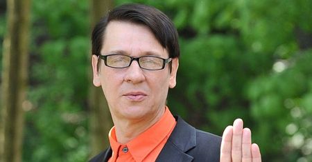 Maleńczuk wyrzucony z "Playboya" za felieton o krzyżu!