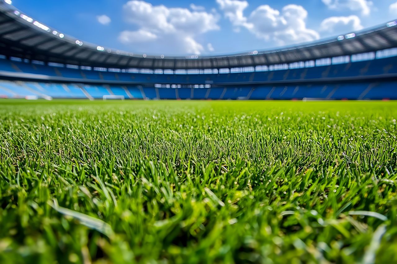 Radom: Trwa budowa stadionu. Na trybunach ruszył montaż krzesełek