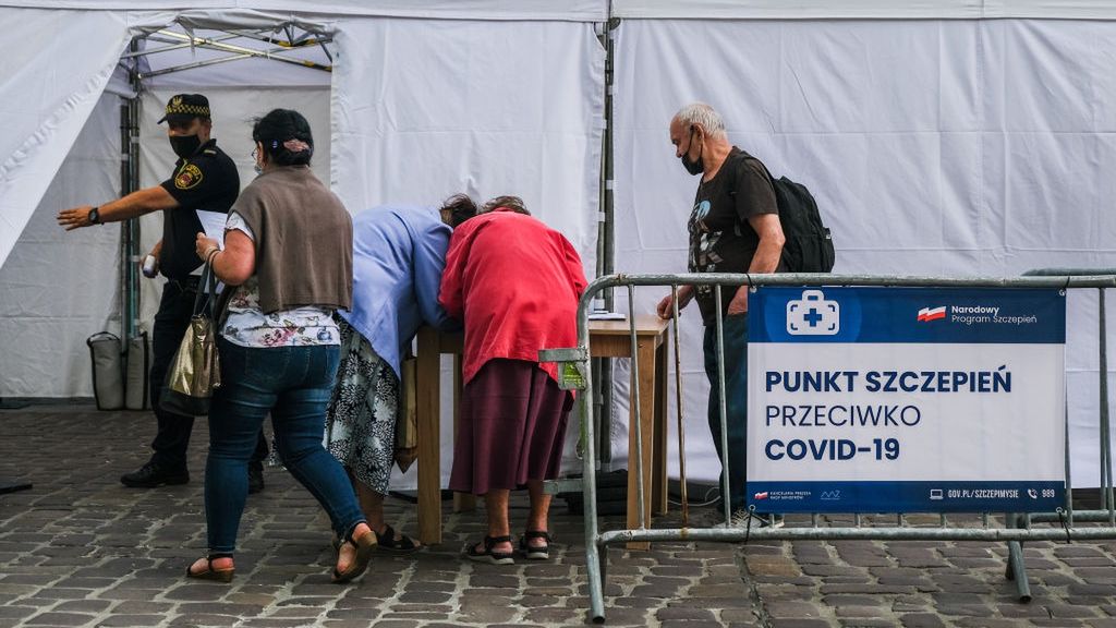 Wariant Delta w Polsce. Rząd wycofuje się z decyzji o kwarantannie 