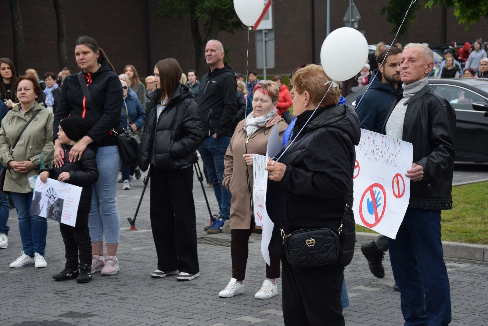 Marsz „Stop przemocy” po śmierci 6-letniego Maksymiliana odbył się w Zduńskiej Woli