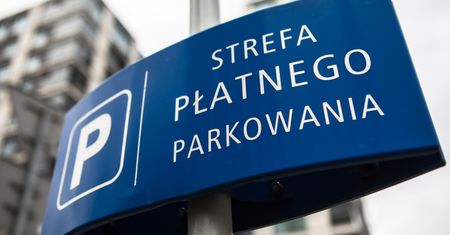 Coraz drożej w Strefie Płatnego Parkowania. Kolejne miasta podnoszą opłaty za brak biletu