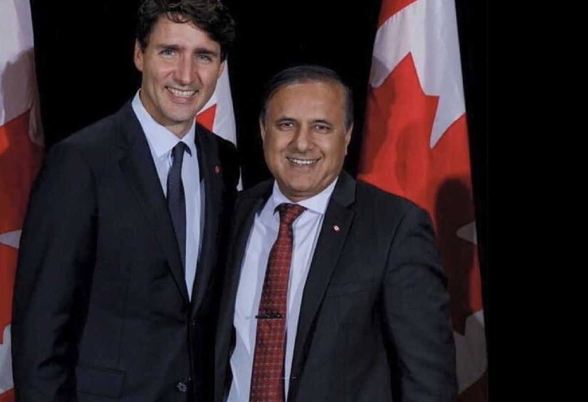Liberalny poseł Shafqat Ali podczas kampanii wyborczej sfotografował się z premierem Justinem Trudeau 