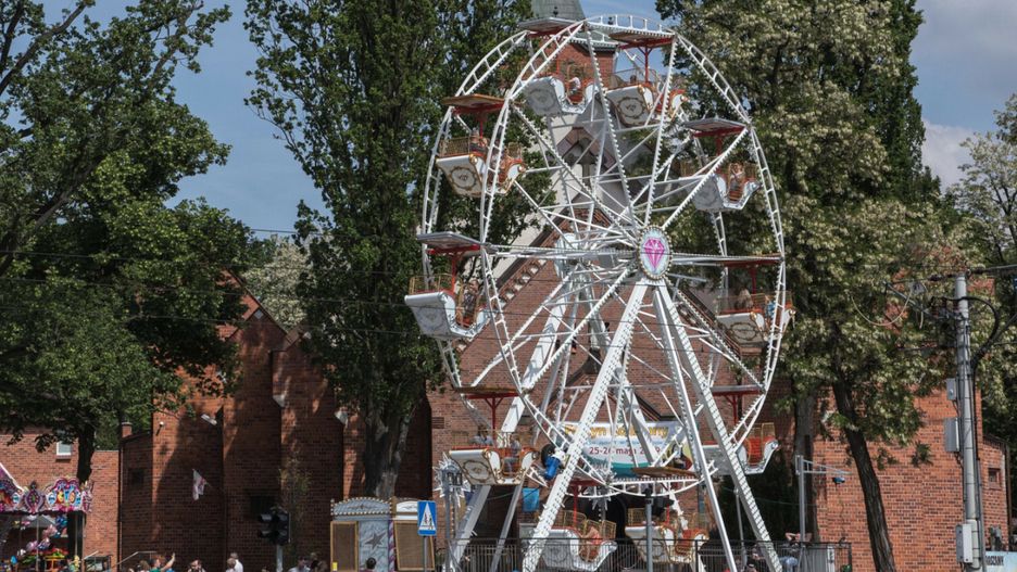 Wesołe miasteczko przy parafii we Wrocławiu