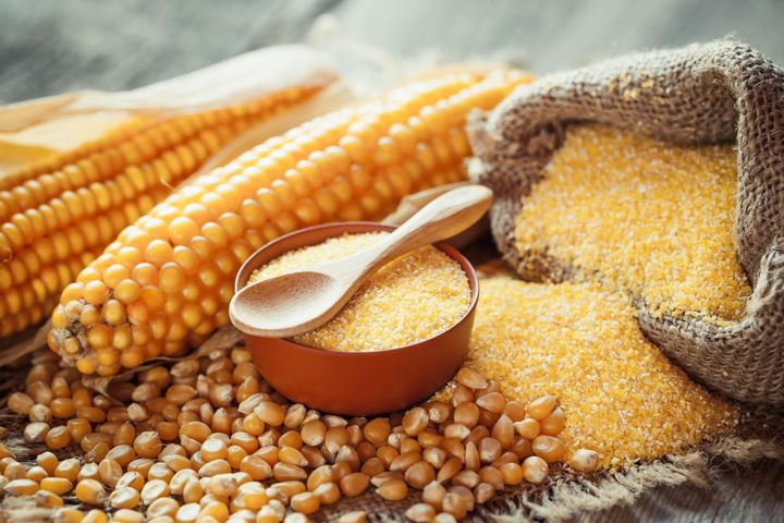 Mąka kukurydziana cieszy się coraz większą popularnością wśród konsumentów. W składzie mąki kukurydzianej nie ma glutenu, dlatego bez obaw mogą po nią sięgać osoby chorujące  na celiakię.