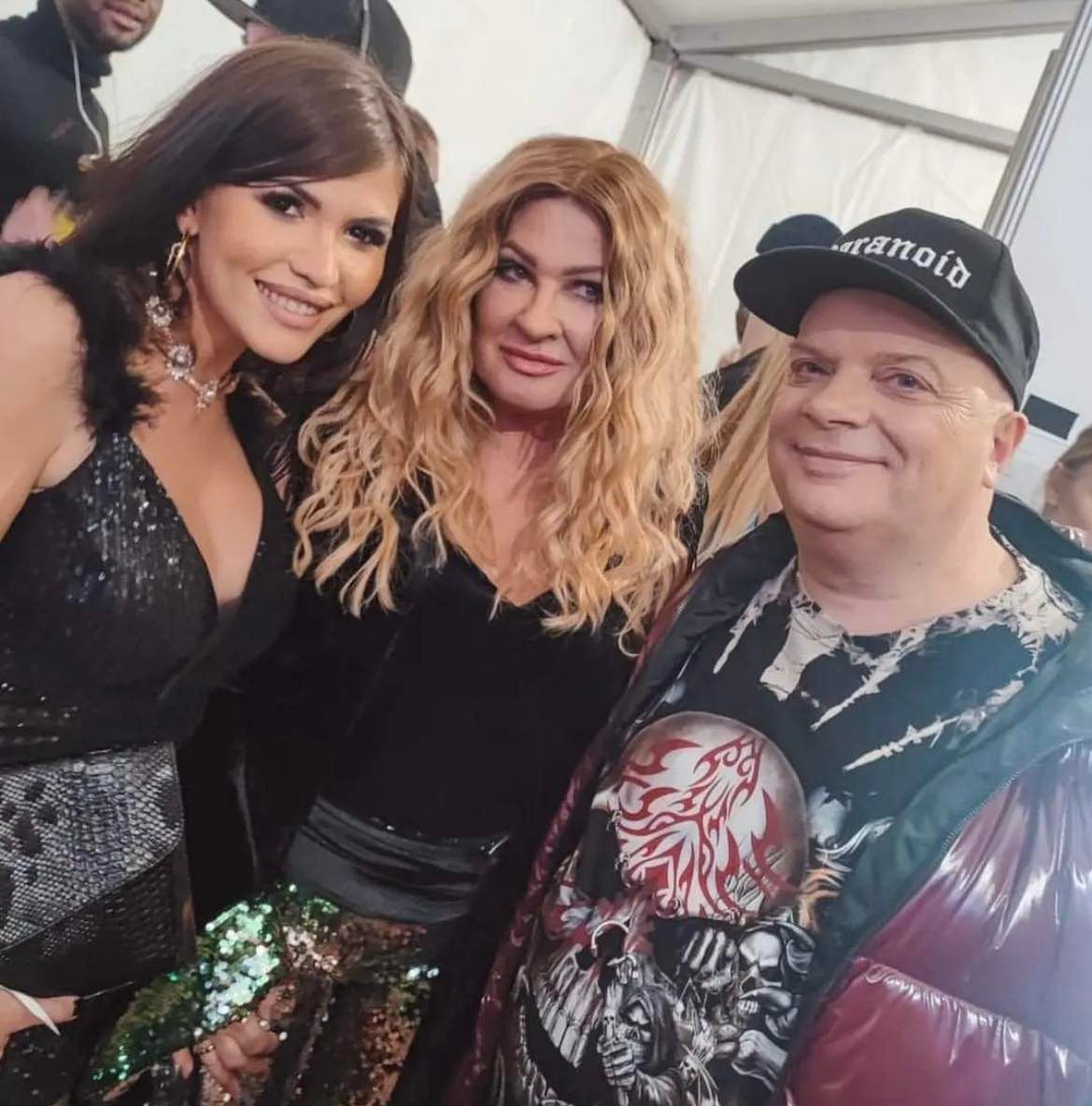 Krzysztof Skiba i jego młodsza o 26 lat ukochana migdalą się niczym nastolatkowie w balii