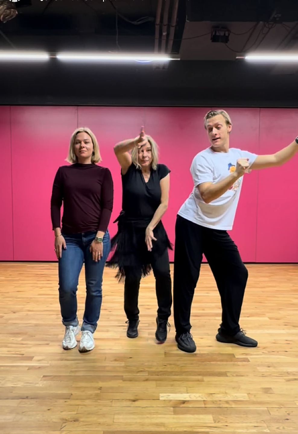 Małgorzata Potocka z córką Weroniką na sali tanecznej