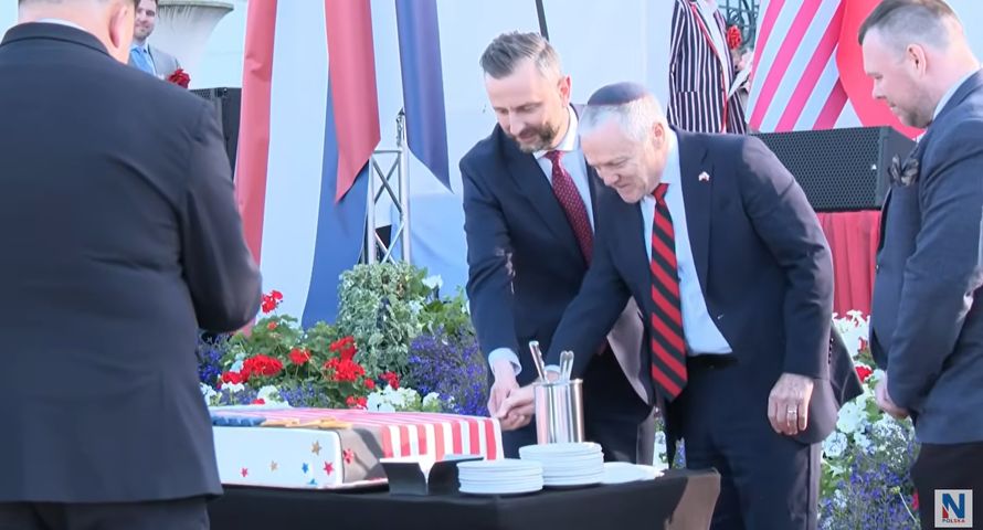 Newsmax Polska z kanałem na YouTube. W pierwszej transmisji ambasador USA