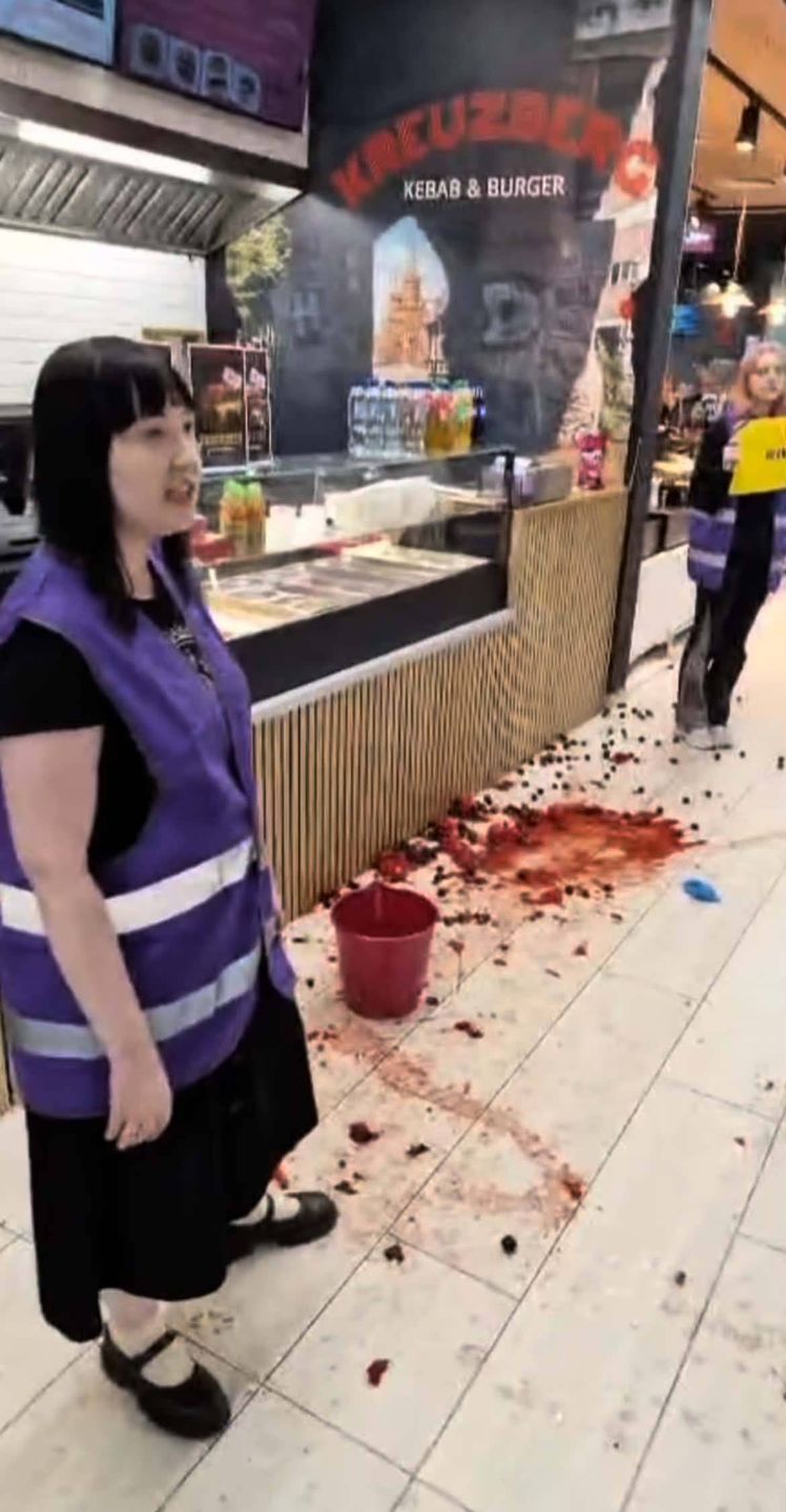 Kebab Filipa Chajzera zaatakowany przez aktywistów