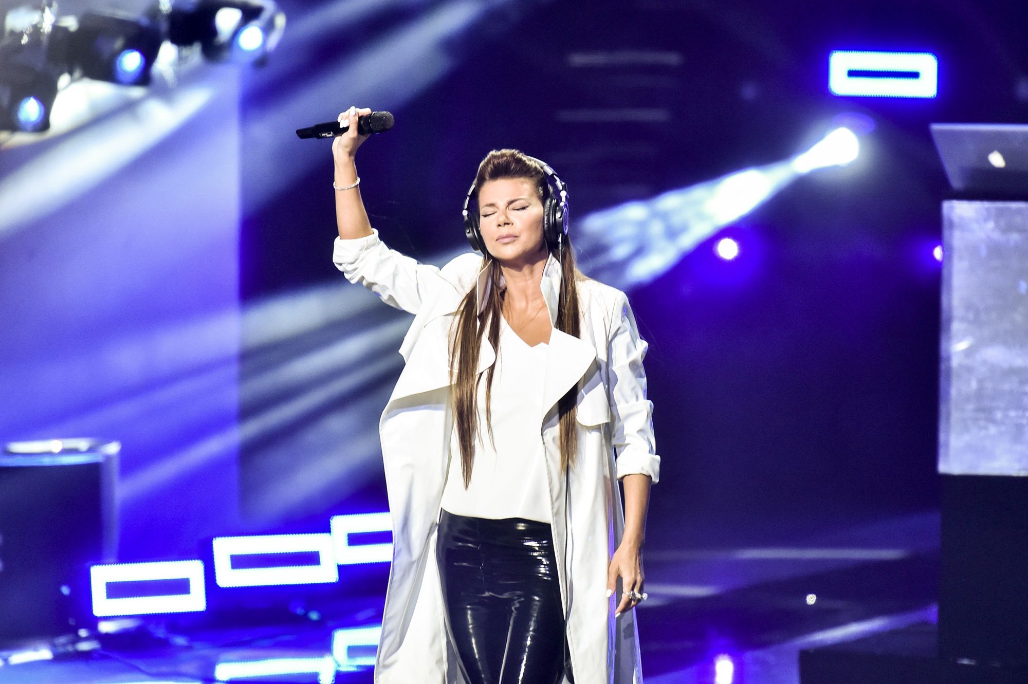 Edyta Górniak wspomina zmarłego ojca i każe się fanom "nie smutkać"