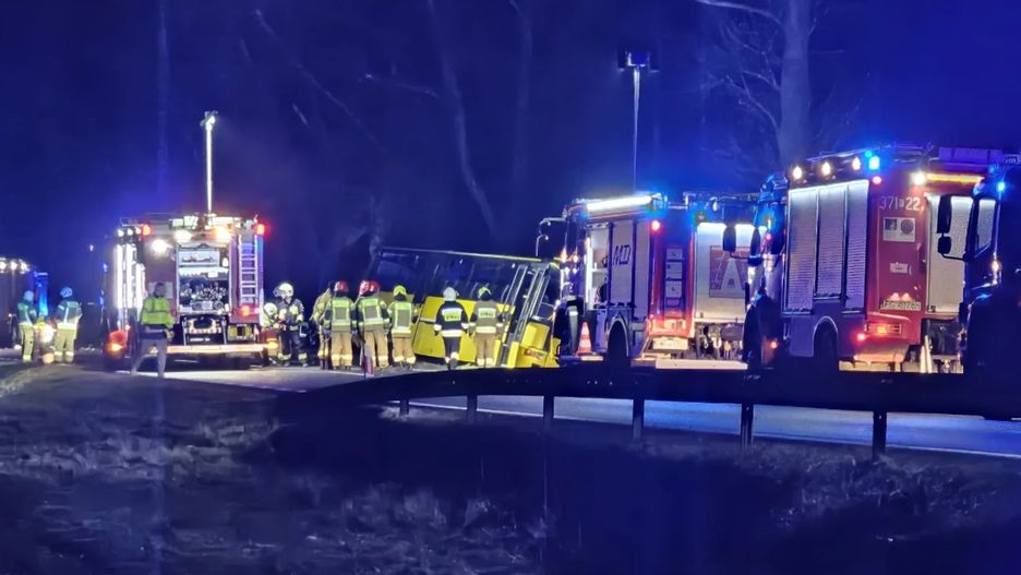 Autobus zderzył się z busem.