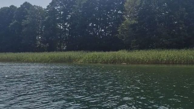 Jacht przewrócił się na Jeziorze Białym. Pięciu uczestników rejsu trafiło do wody