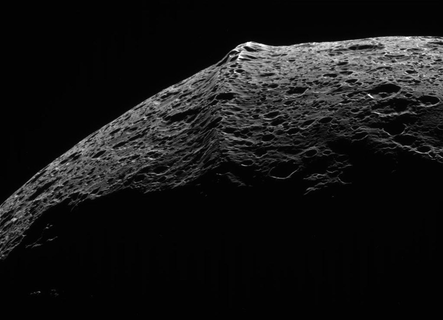 Sonda Cassini jest w kosmosie już od 20 lat. Oto najlepsze zdjęcia Saturna, które zarejestrowała 13