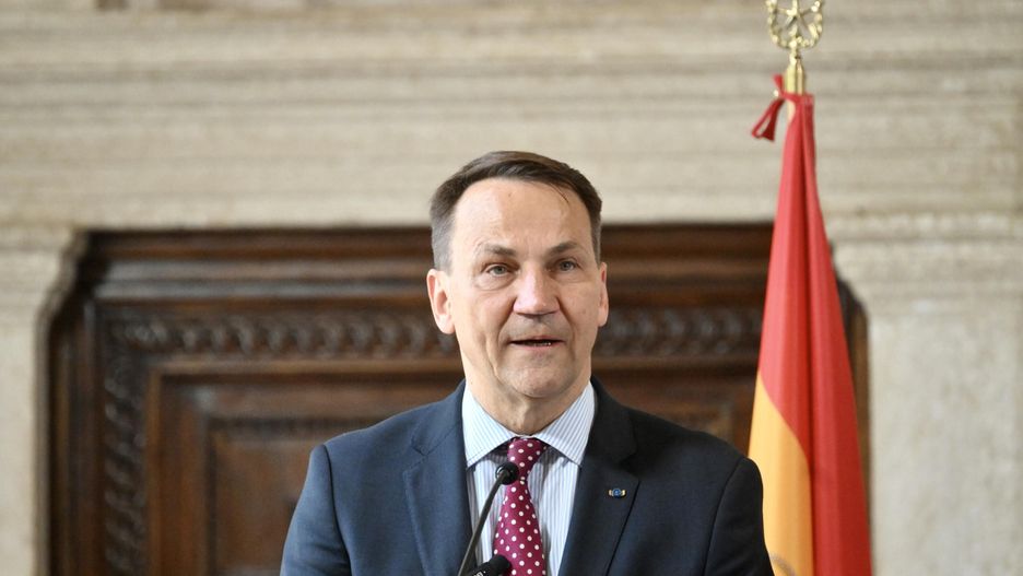 Poland's Minister of Foreign Affairs Radoslaw Sikorski attends a press conference on the occasion of the 'Weimar Plus' ministerial meeting at Villa Madama in Rome, Italy, 12 June 2025. EPA/ALESSANDRO DI MEO Dostawca: PAP/EPA.